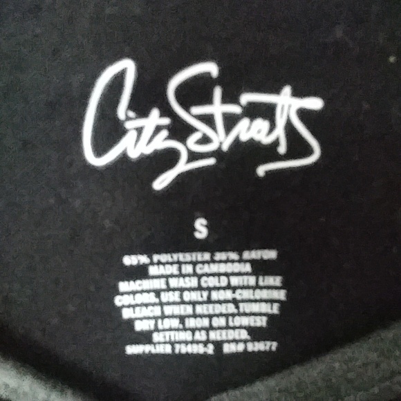 Black and grey color blocked t-shirt - Picture 3 of 4